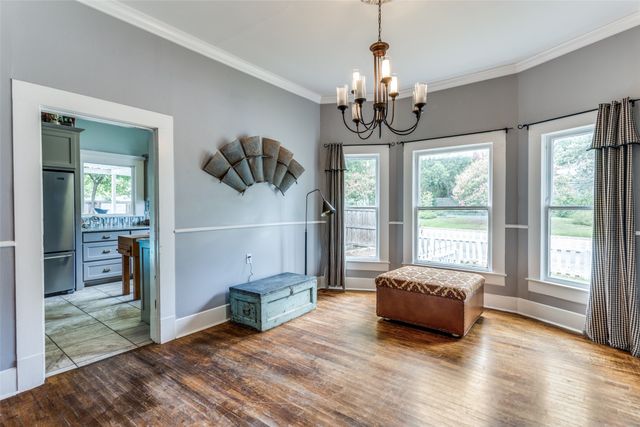 902 S Waco Street, Weatherford, TX 76086