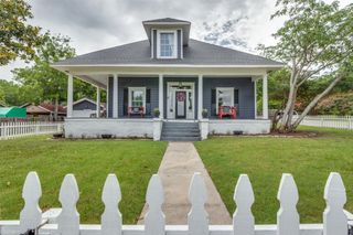 902 S Waco Street, Weatherford, TX 76086