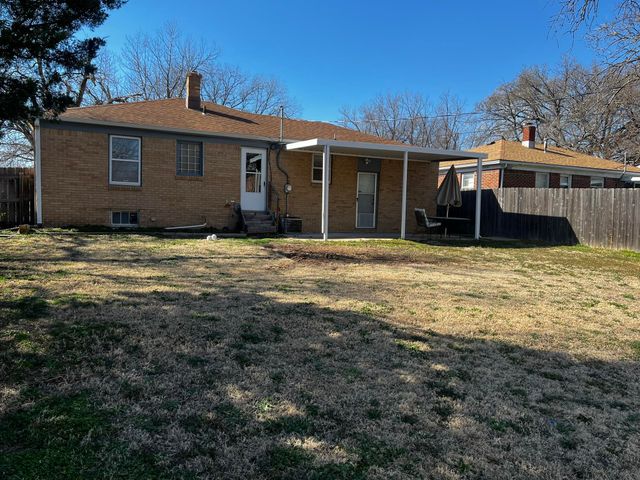 1150 Waverly St, Wichita, KS 67218