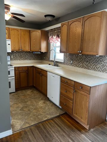 1150 Waverly St, Wichita, KS 67218