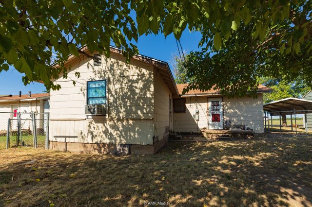 517 NW J Avenue, Hamlin, TX 79520