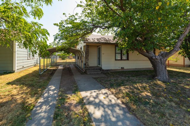 517 NW J Avenue, Hamlin, TX 79520