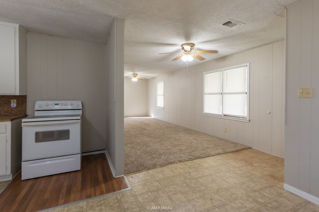 517 NW J Avenue, Hamlin, TX 79520