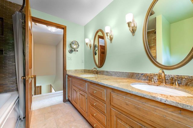 2225 Edgewood DRIVE, Grafton, WI 53024