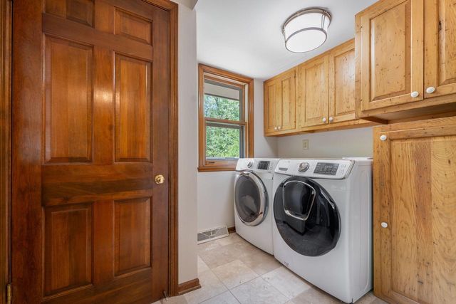 2225 Edgewood DRIVE, Grafton, WI 53024