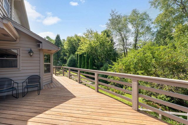 2225 Edgewood DRIVE, Grafton, WI 53024