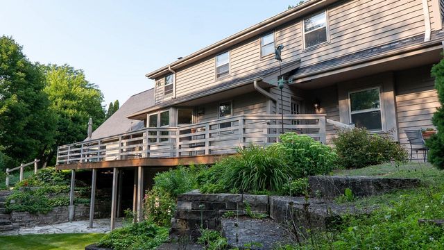 2225 Edgewood DRIVE, Grafton, WI 53024