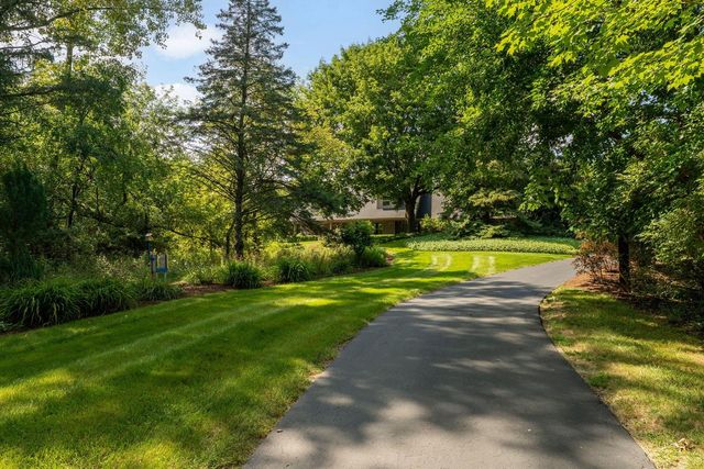 2225 Edgewood DRIVE, Grafton, WI 53024