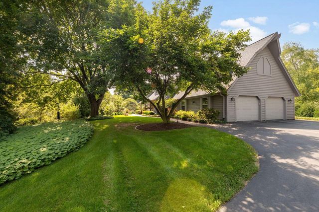 2225 Edgewood DRIVE, Grafton, WI 53024