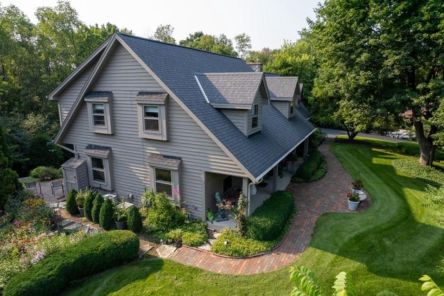 2225 Edgewood DRIVE, Grafton, WI 53024