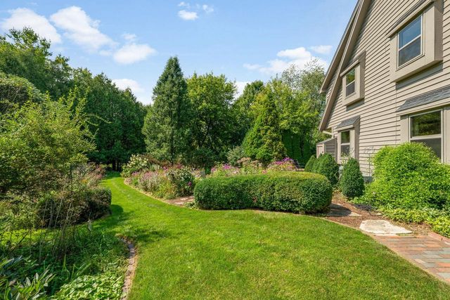2225 Edgewood DRIVE, Grafton, WI 53024