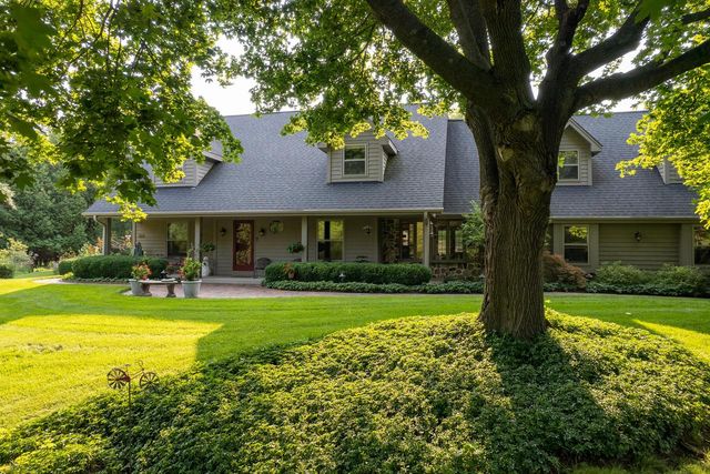 2225 Edgewood DRIVE, Grafton, WI 53024