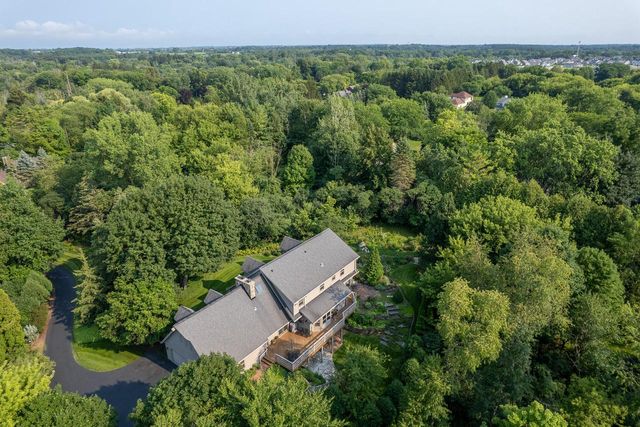 2225 Edgewood DRIVE, Grafton, WI 53024