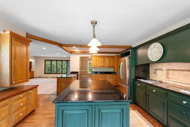 2225 Edgewood DRIVE, Grafton, WI 53024