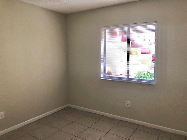 6031 10th Avenue N 120, Greenacres, FL 33463