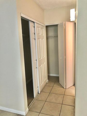 6031 10th Avenue N 120, Greenacres, FL 33463