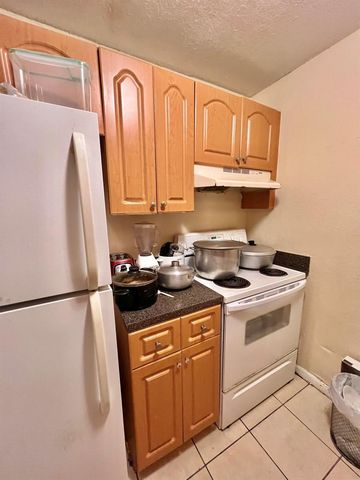 6031 10th Avenue N 120, Greenacres, FL 33463