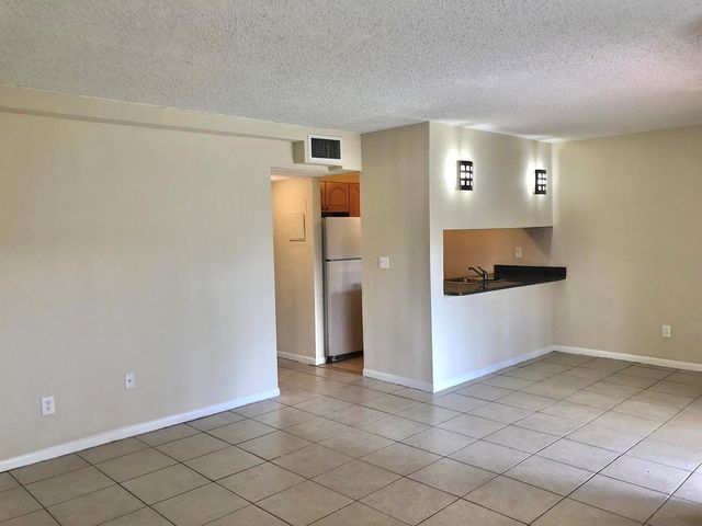 6031 10th Avenue N 120, Greenacres, FL 33463