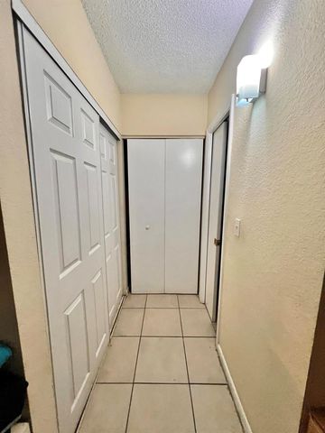 6031 10th Avenue N 120, Greenacres, FL 33463
