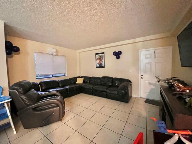 6031 10th Avenue N 120, Greenacres, FL 33463