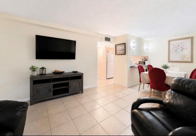 6031 10th Avenue N 120, Greenacres, FL 33463