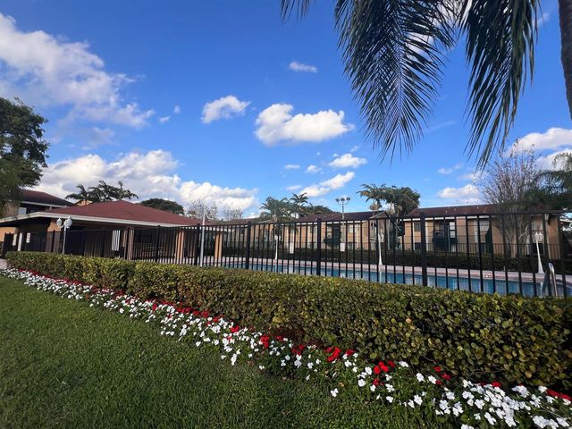 6031 10th Avenue N 120, Greenacres, FL 33463