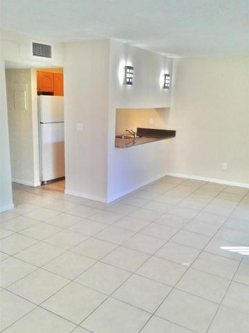 6031 10th Avenue N 120, Greenacres, FL 33463