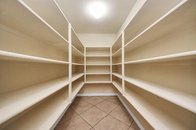 1702 Kemah Oaks Drive, Kemah, TX 77565