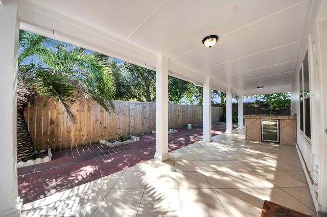 1702 Kemah Oaks Drive, Kemah, TX 77565