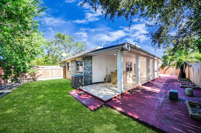 1702 Kemah Oaks Drive, Kemah, TX 77565