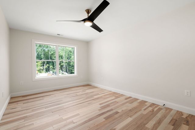 3052 Foster St, Palmer, MA 01069