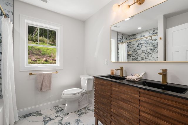 3052 Foster St, Palmer, MA 01069