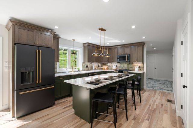 3052 Foster St, Palmer, MA 01069