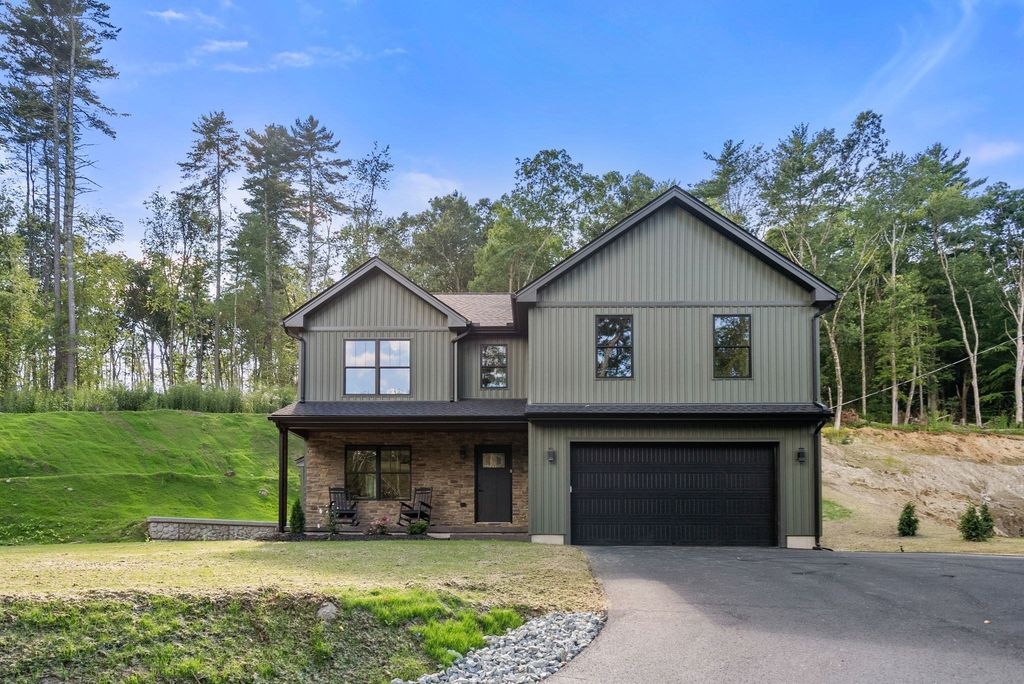 3052 Foster St, Palmer, MA 01069