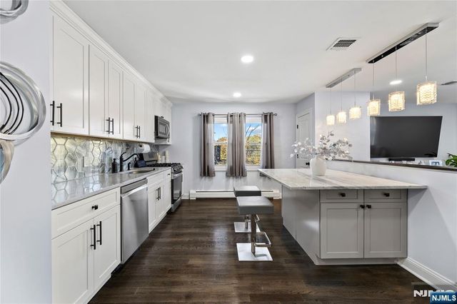 2 Elmwood Terrace, Elmwood Park, NJ 07407