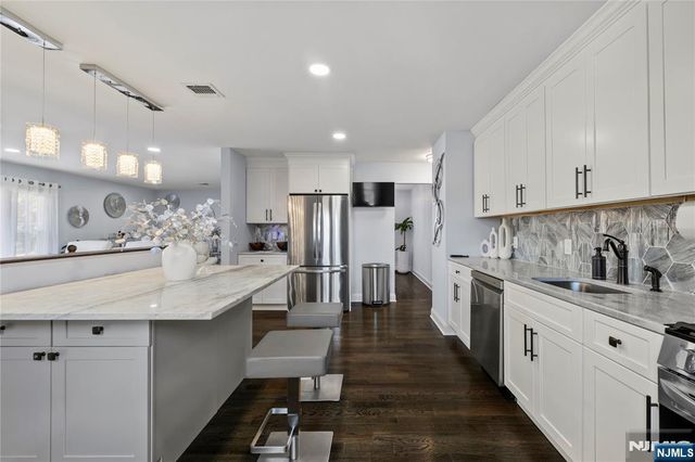 2 Elmwood Terrace, Elmwood Park, NJ 07407