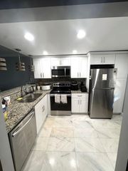 605 OAKS Drive 304, Pompano Beach, FL 33069