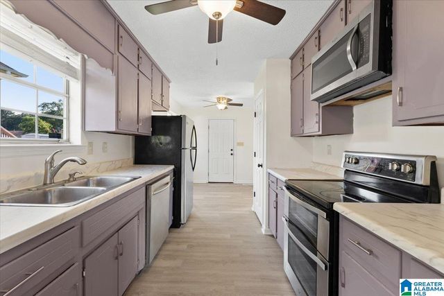 9577 EASTPOINTE CIRCLE, Birmingham, AL 35217