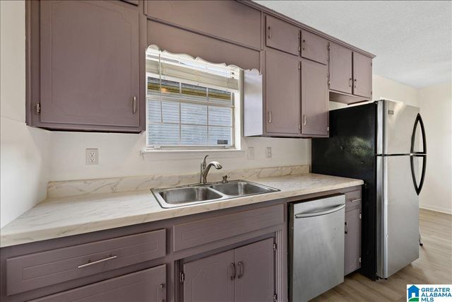 9577 EASTPOINTE CIRCLE, Birmingham, AL 35217