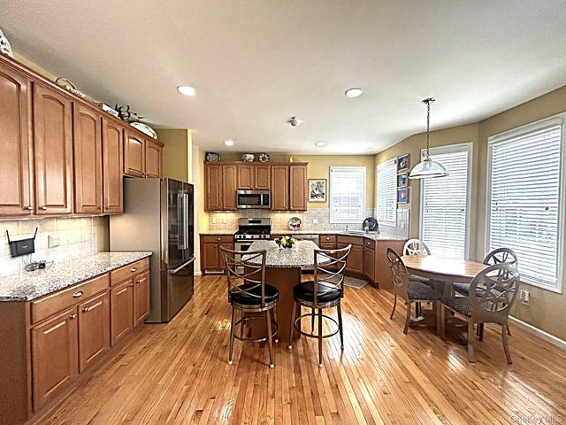 10 Limerick Court, White Plains, NY 10603
