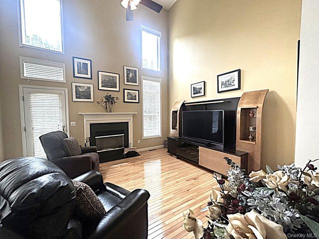 10 Limerick Court, White Plains, NY 10603