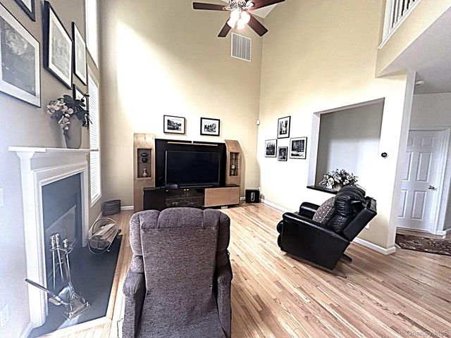10 Limerick Court, White Plains, NY 10603