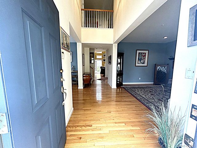 10 Limerick Court, White Plains, NY 10603