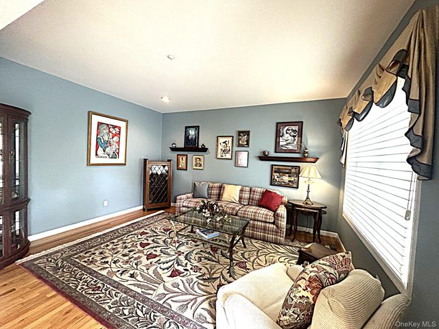 10 Limerick Court, White Plains, NY 10603