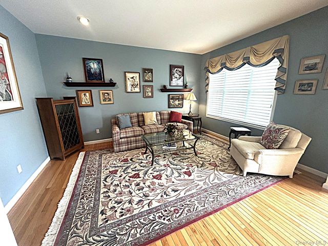 10 Limerick Court, White Plains, NY 10603