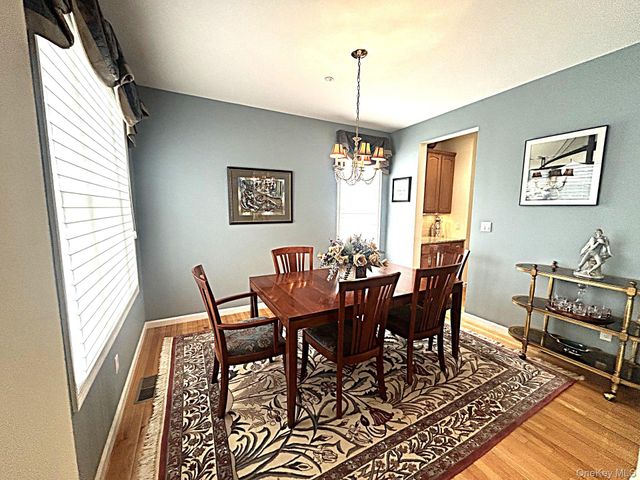 10 Limerick Court, White Plains, NY 10603