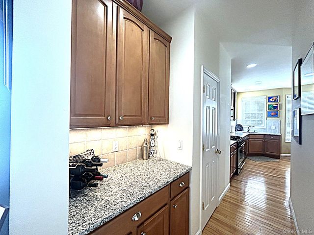 10 Limerick Court, White Plains, NY 10603