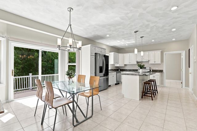 9 Sullivan Cir, Stoneham, MA 02180