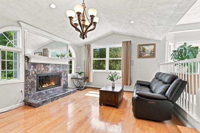 9 Sullivan Cir, Stoneham, MA 02180