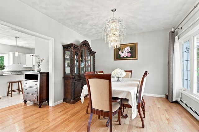 9 Sullivan Cir, Stoneham, MA 02180